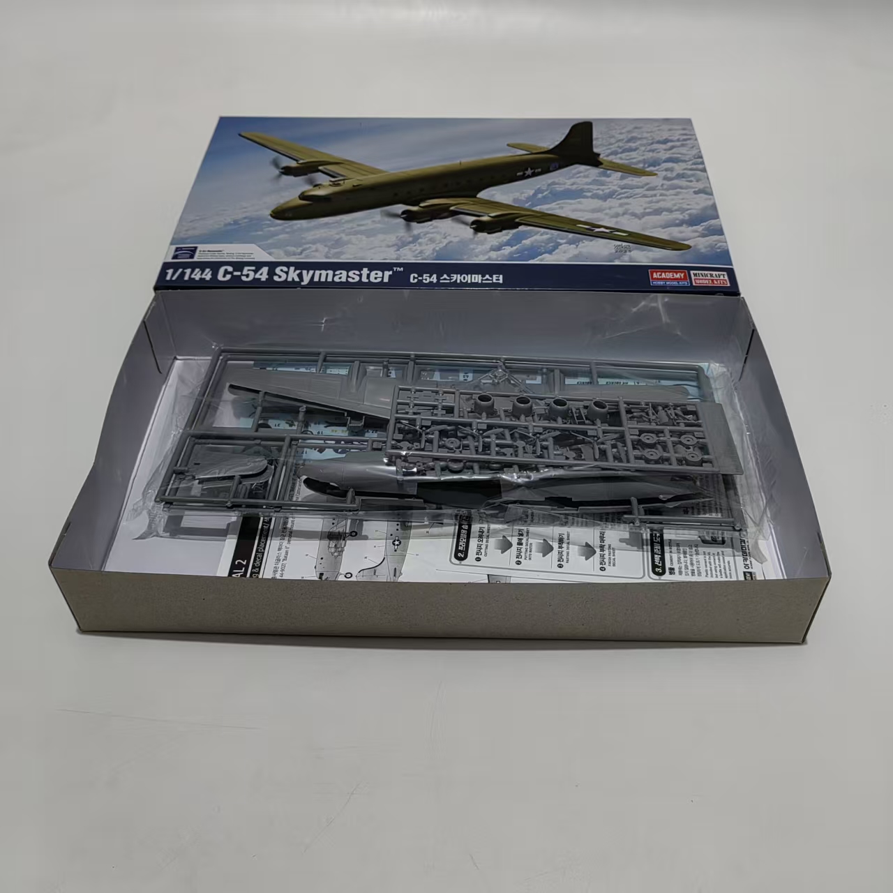 Model Kit Academy - AC12652 أكاديمية 1/144 USAAF C-54 Skymaster