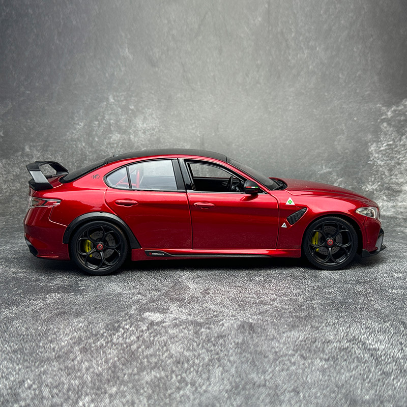 Bburago 1:18 ألفا روميو جوليا  - مراجعة Model Kit Alfa Romeo وسعره