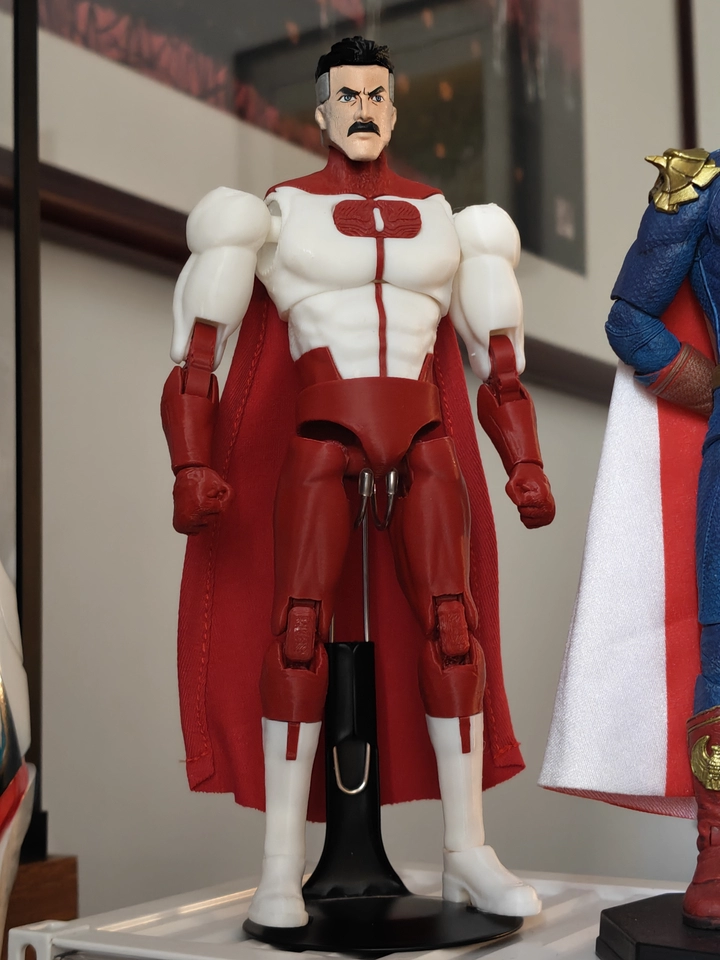تمثال أومينيمان إنفينسيبل متعد - مراجعة Model Kit Ultron وسعره