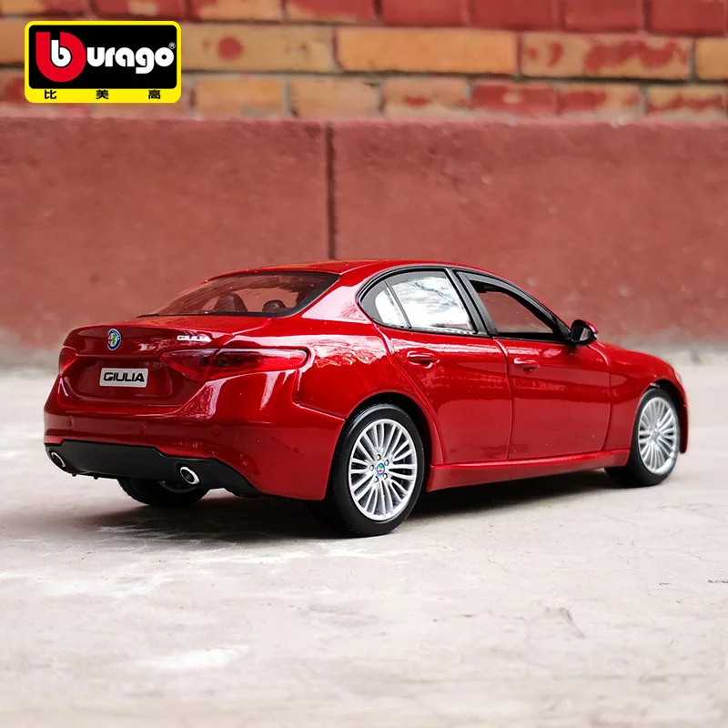غطاء عجلات بوراغو 1:24 لسيارة  - مراجعة Model Kit Alfa Romeo وسعره